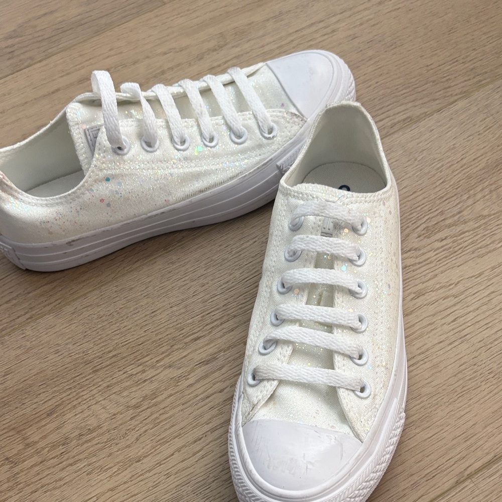 White Glitter unisex converse